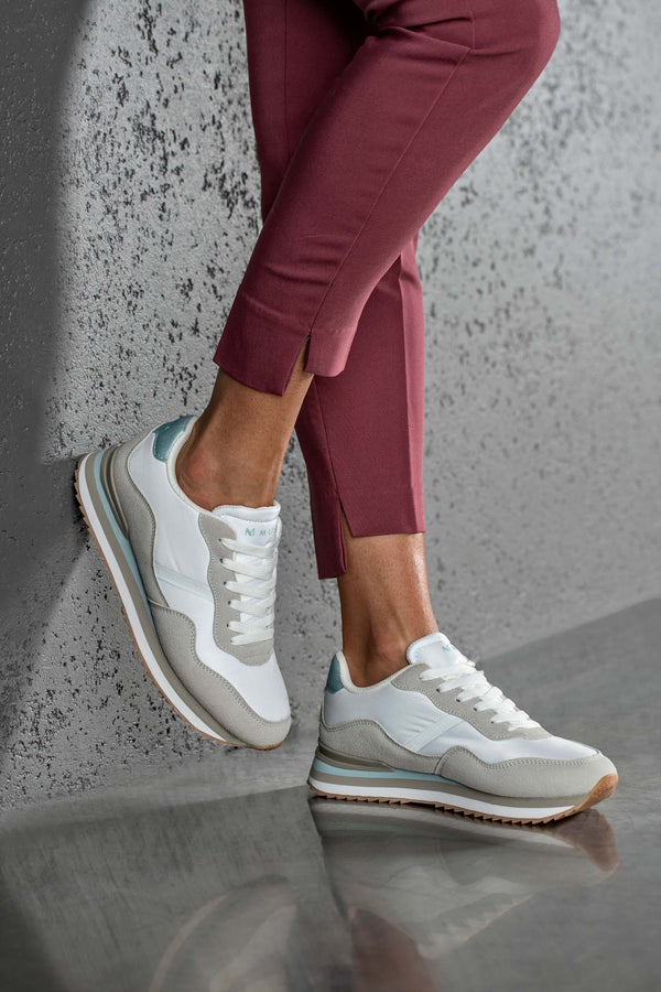 Lace-up fastening sneakers