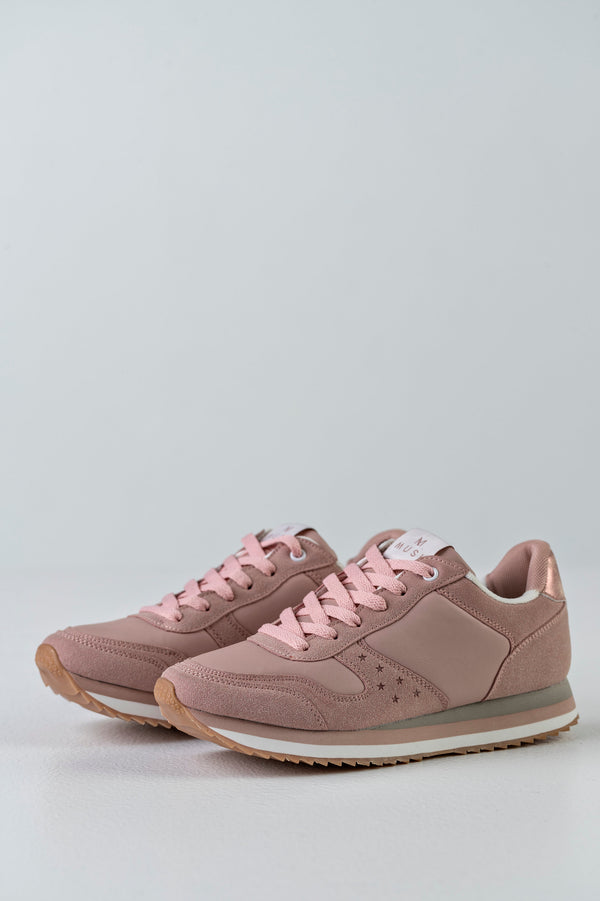 Lace-up fastening sneakers