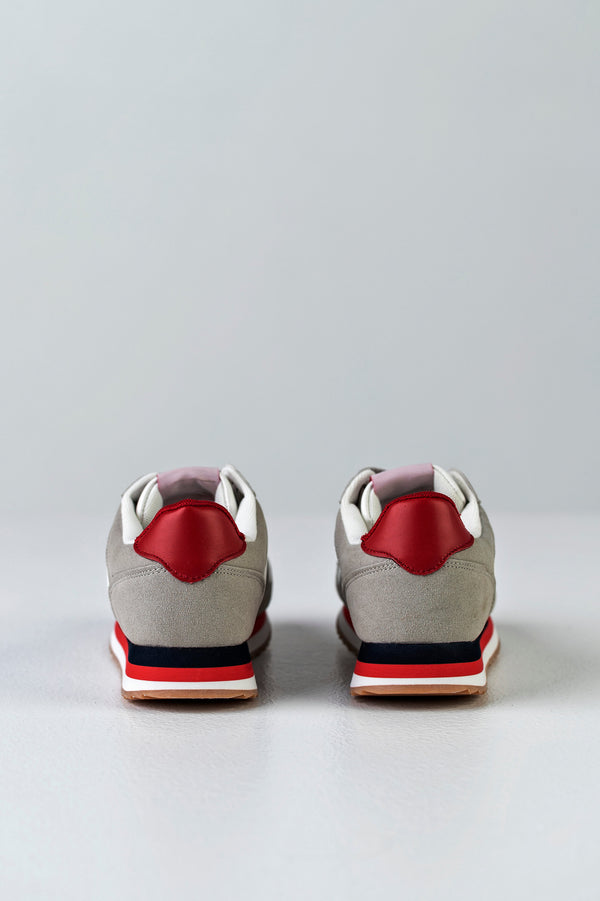 Lace-up fastening sneakers
