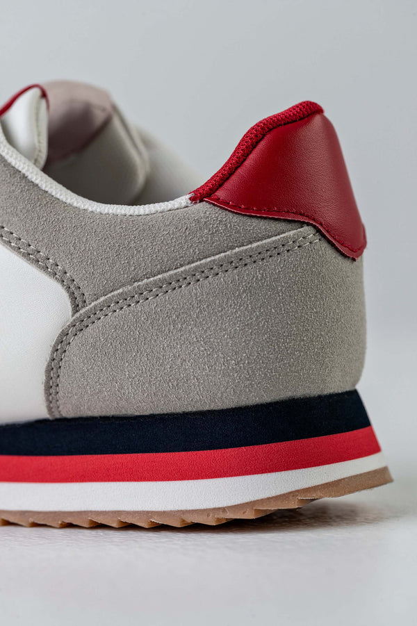 Lace-up fastening sneakers