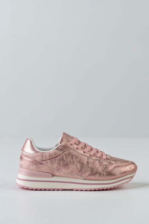 Lace-up fastening sneakers