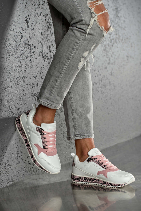 Lace-up fastening sneakers