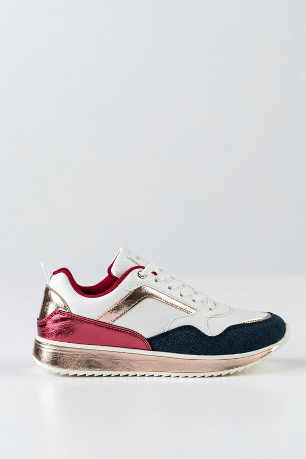 Lace-up fastening sneakers