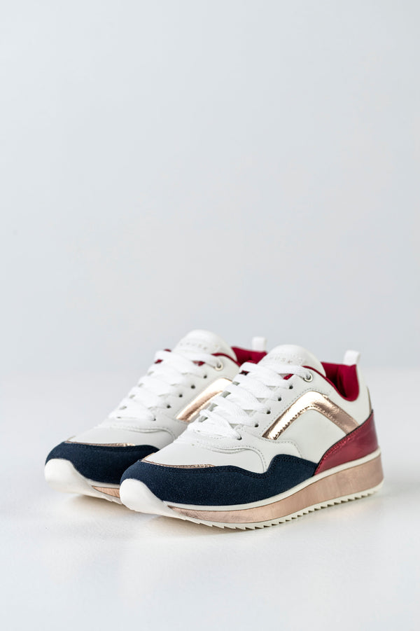 Lace-up fastening sneakers