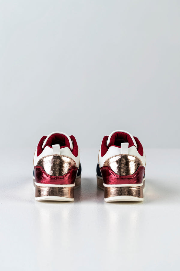 Lace-up fastening sneakers