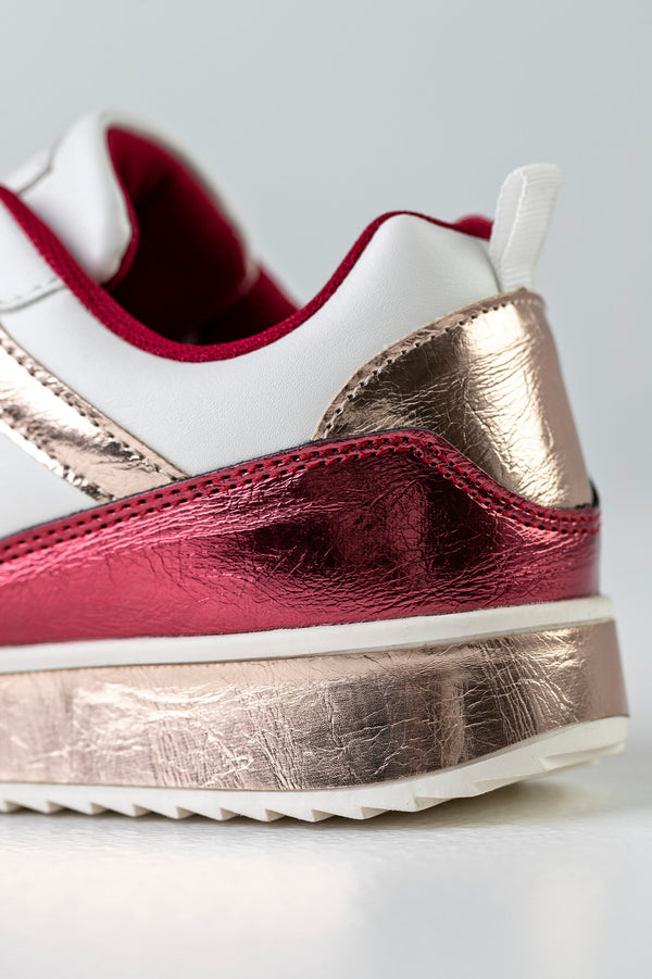 Lace-up fastening sneakers