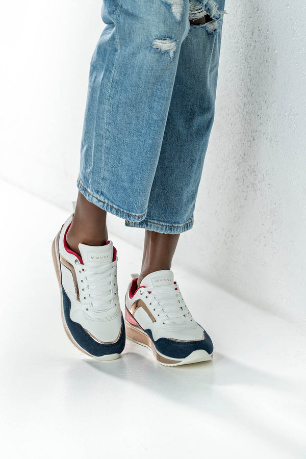 Lace-up fastening sneakers
