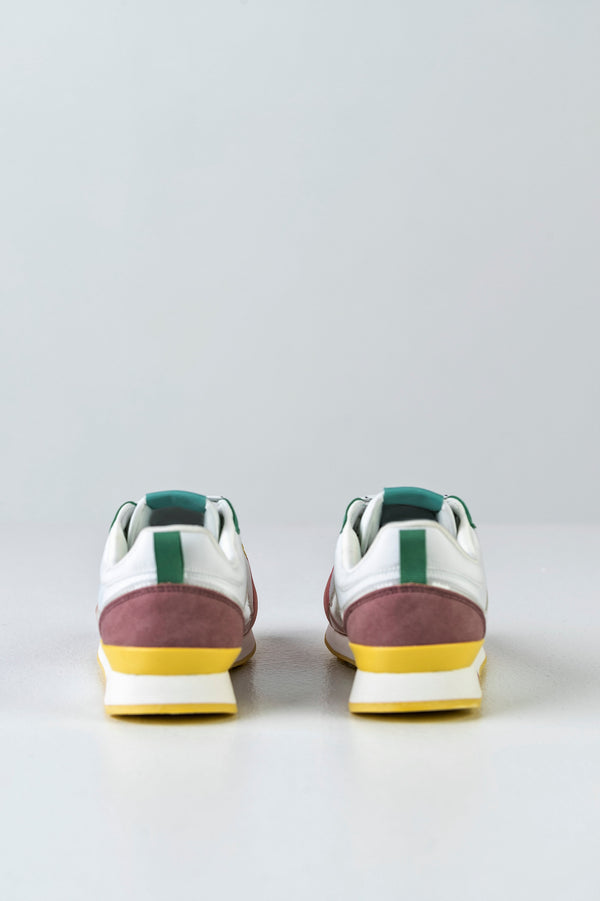 Lace-up fastening sneakers