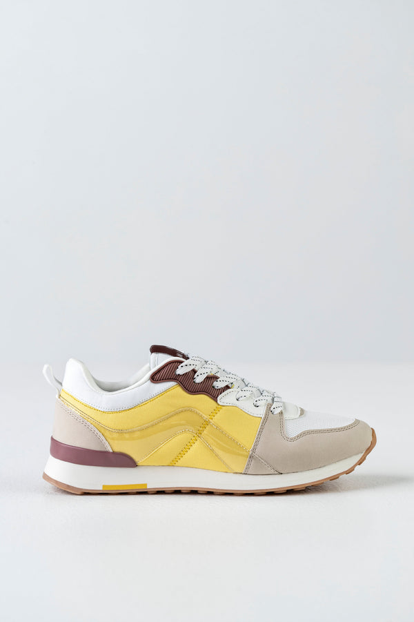Lace-up fastening sneakers