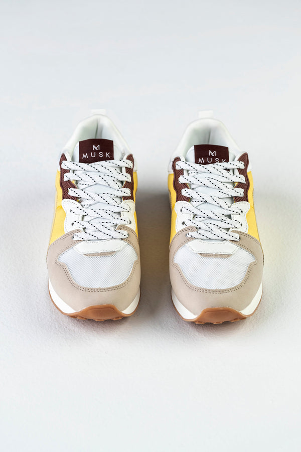 Lace-up fastening sneakers