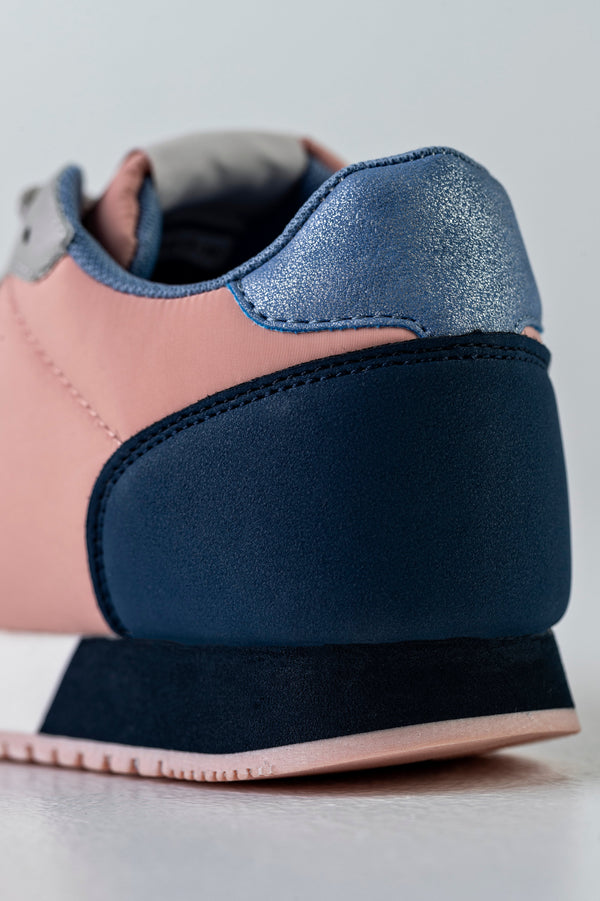 Lace-up fastening sneakers