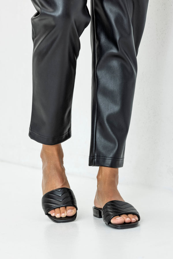 Quilted vamp slide sandals