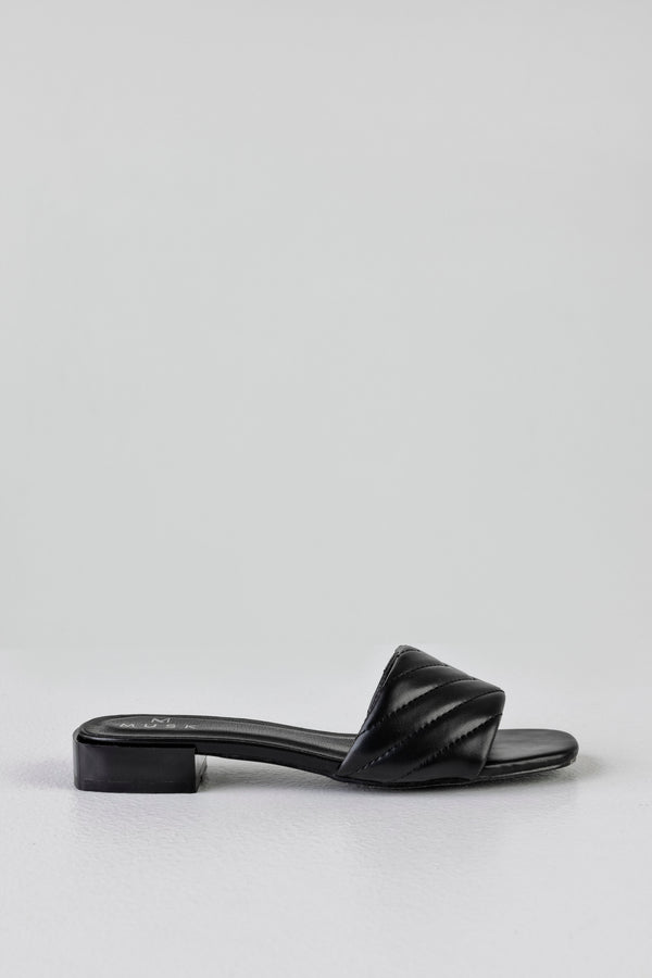 Quilted vamp slide sandals