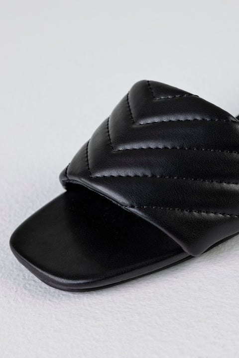 Quilted vamp slide sandals