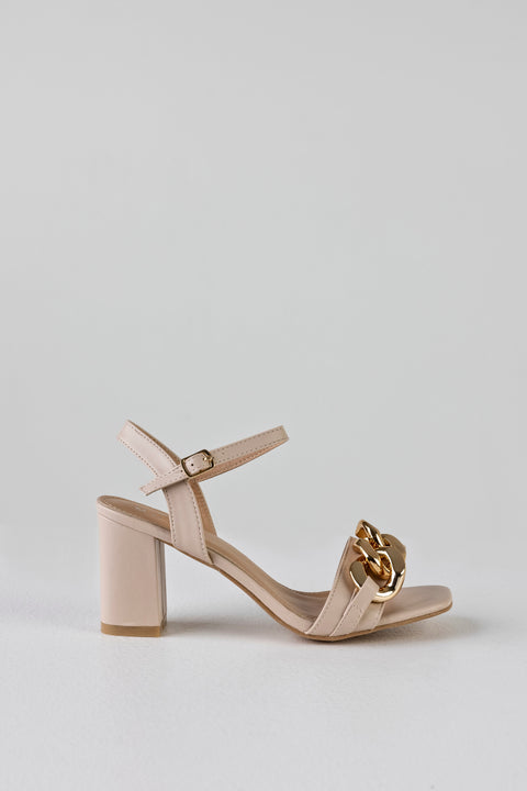 Heeled sandals with chain