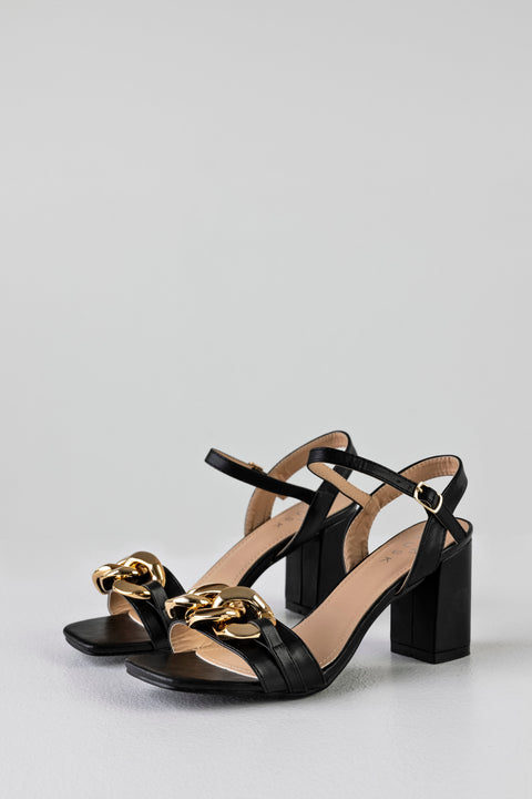 Heeled sandals with chain