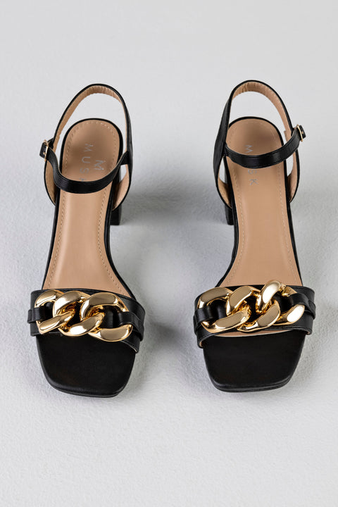 Heeled sandals with chain
