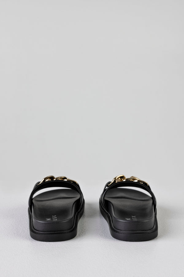 Slide sandal with chain