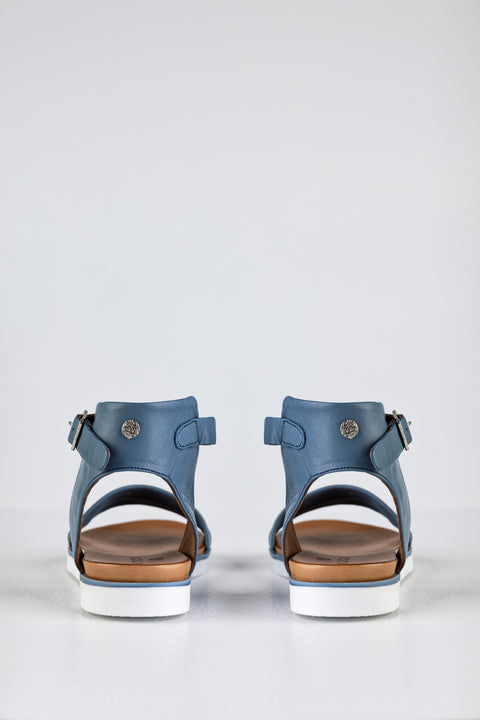 Leather flat sandals with buckle