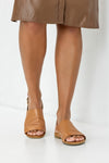 Leather sandals with buckles