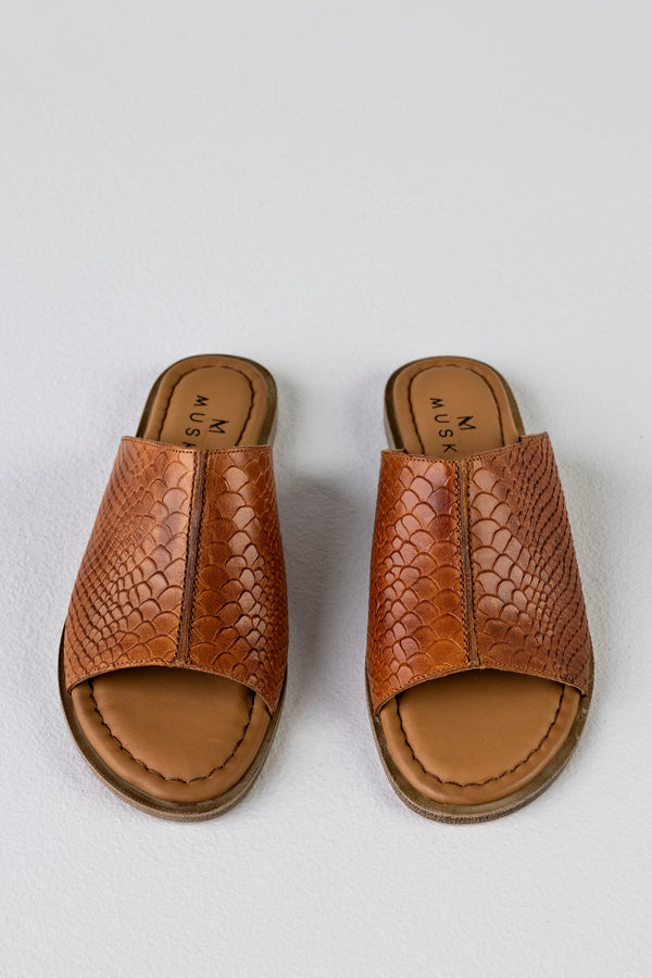 Leather slide flat sandals
