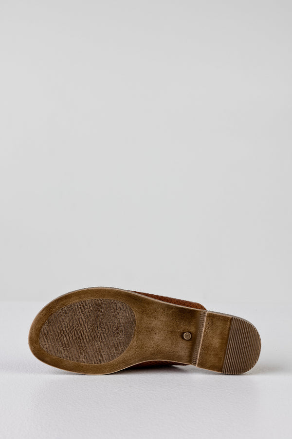 Leather slide flat sandals