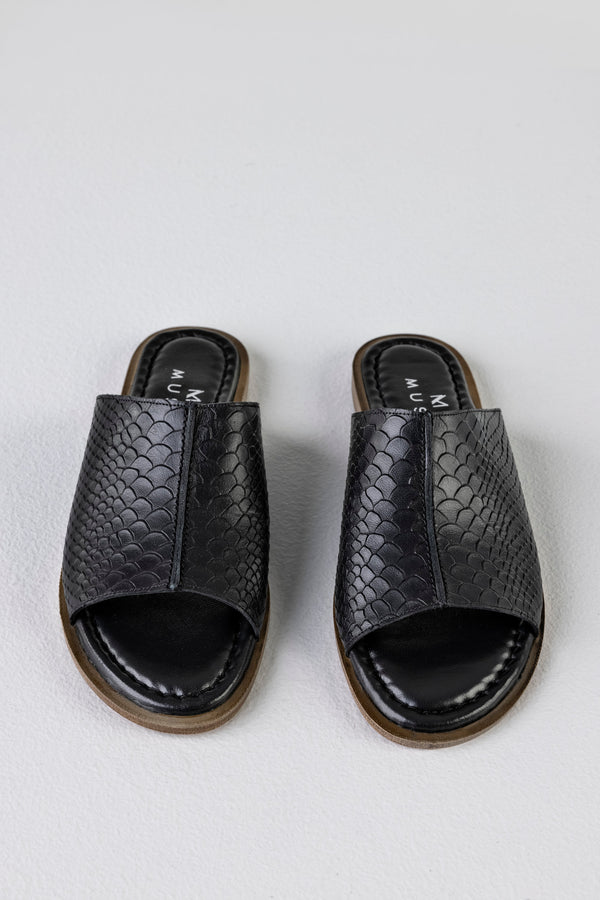 Leather slide flat sandals