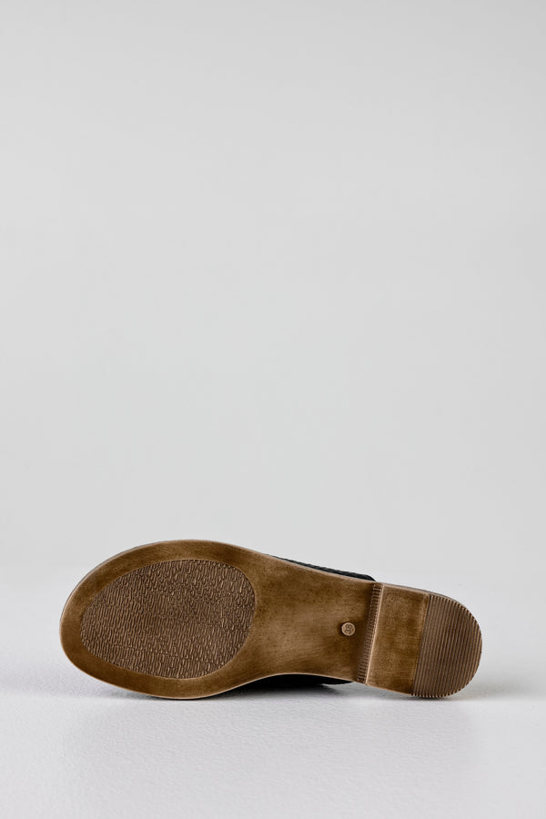 Leather slide flat sandals