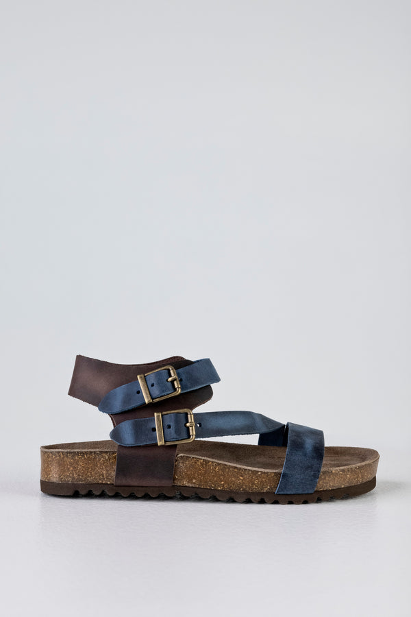 Leather sandals with buckles