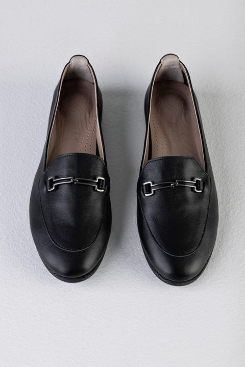 Leather loafers with buckle