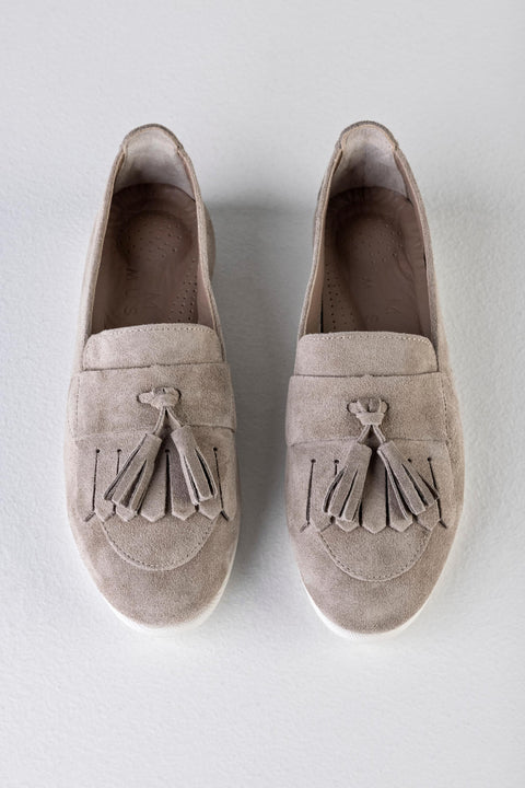 Leather suede loafers with tassels