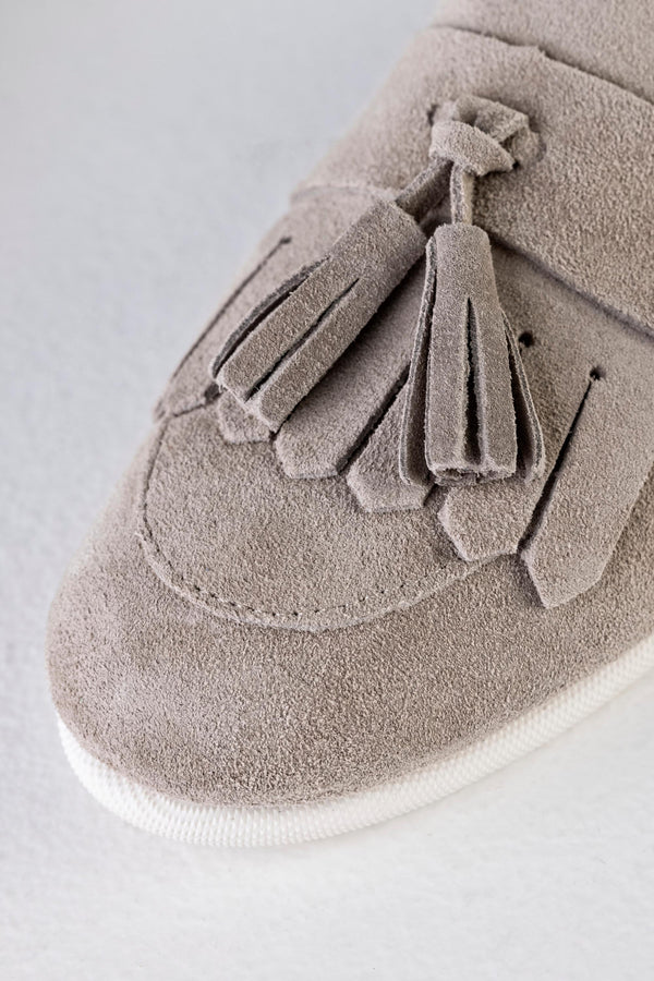 Leather suede loafers with tassels