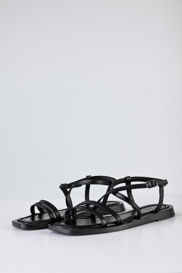 Leather strappy flat sandals
