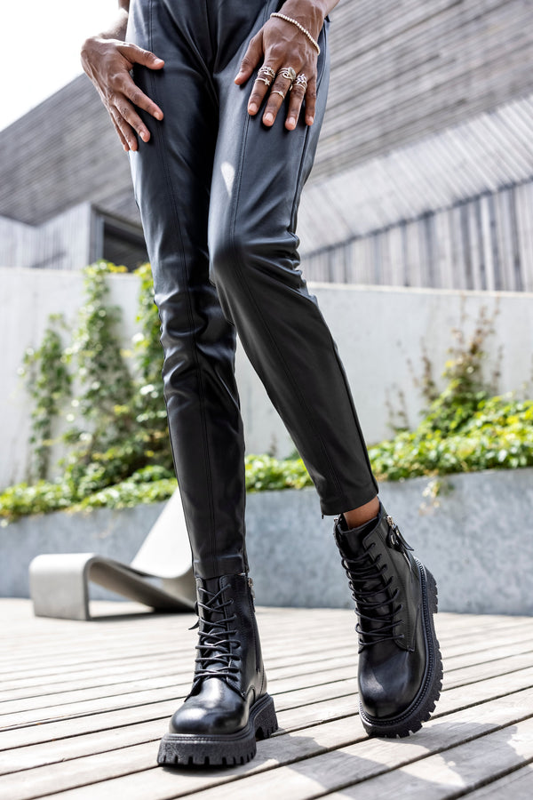 Lace-up boots with buckle