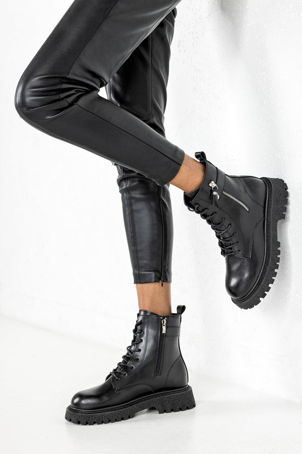 Lace-up boots with buckle