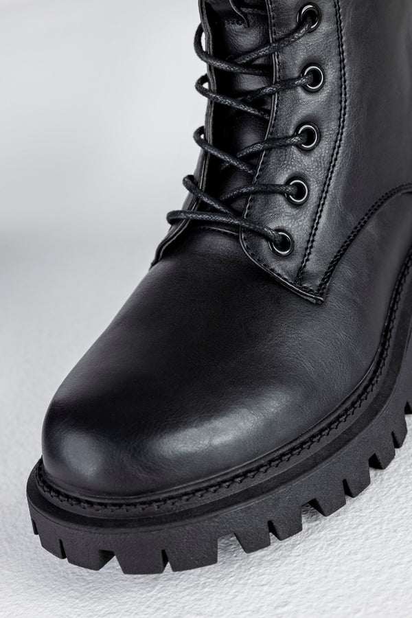 Lace-up boots