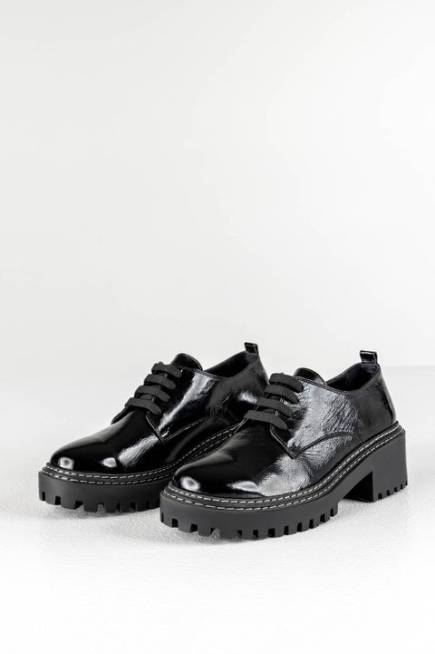 Leather lace-up shoes