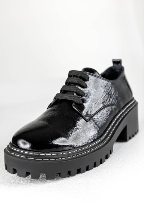 Leather lace-up shoes