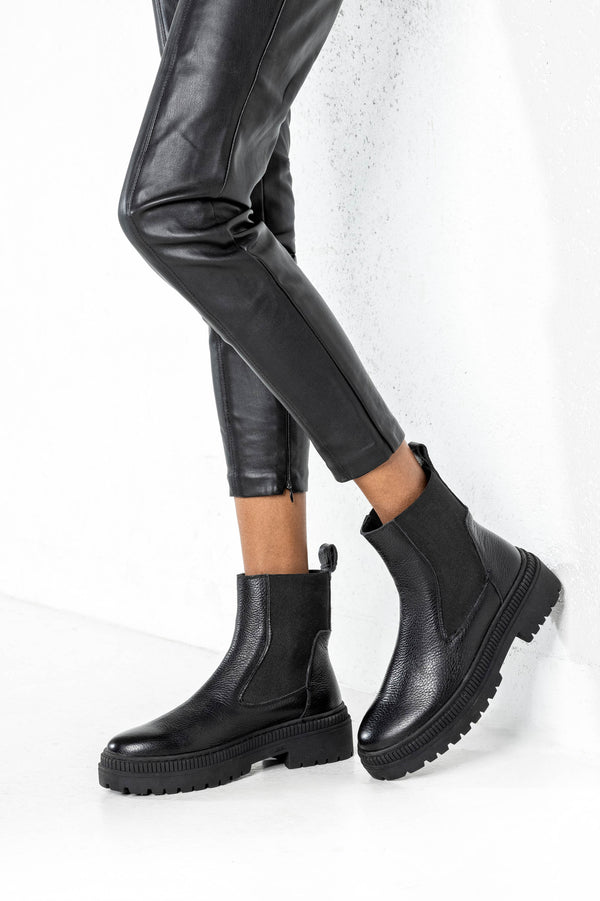 Leather chelsea boots