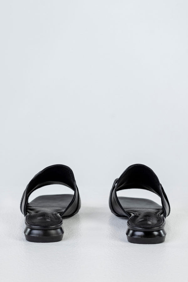 Slide sandals with chain