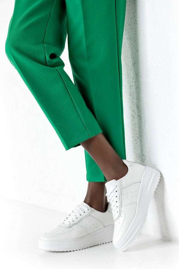 Lace-up fastening sneakers