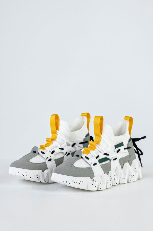 Sneakers with laces