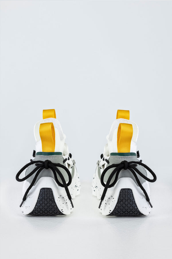 Sneakers with laces