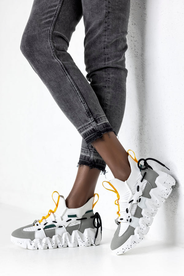 Sneakers with laces