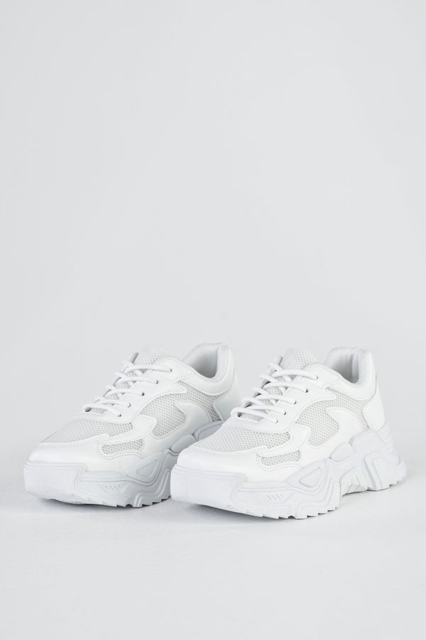 Lace-up fastening sneakers