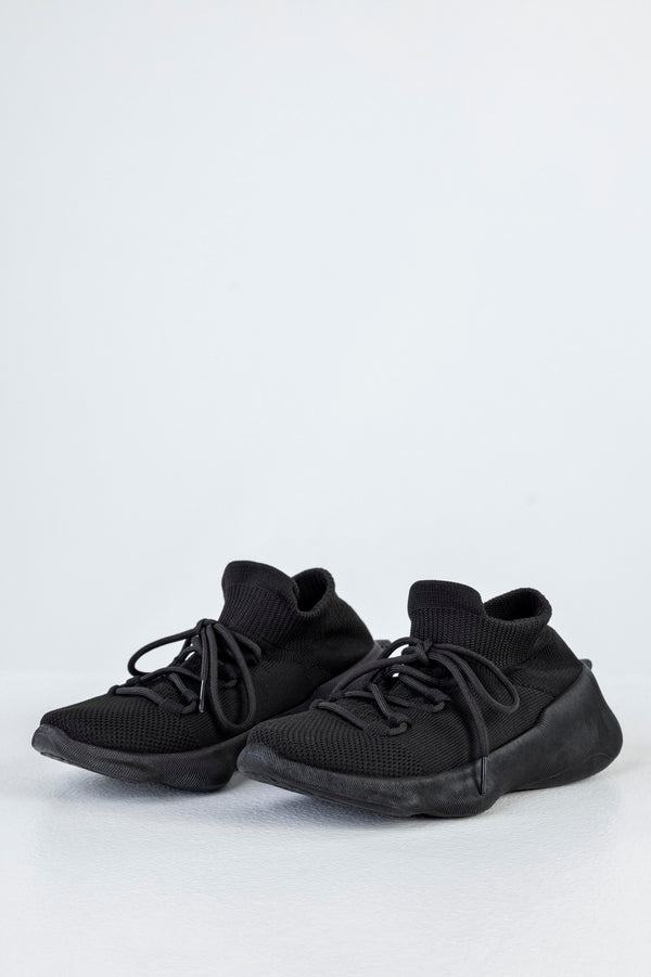Knitted sneakers with laces