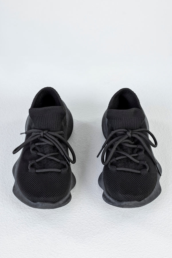 Knitted sneakers with laces