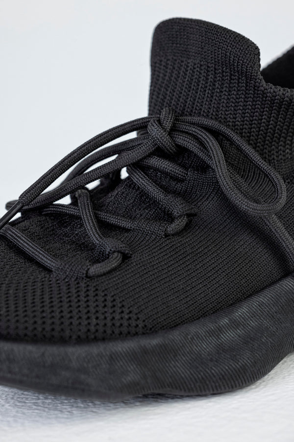 Knitted sneakers with laces