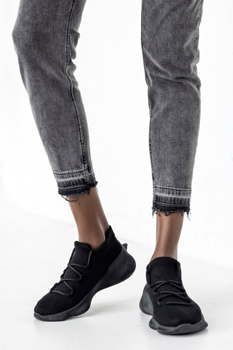 Knitted sneakers with laces