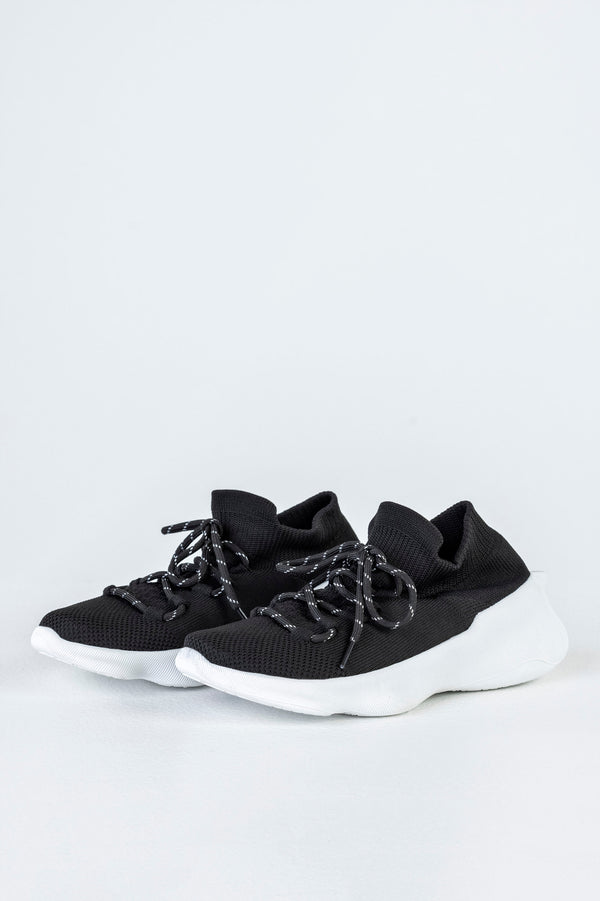 Knitted sneakers with laces